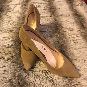 Nine West taupe block heel suede pump